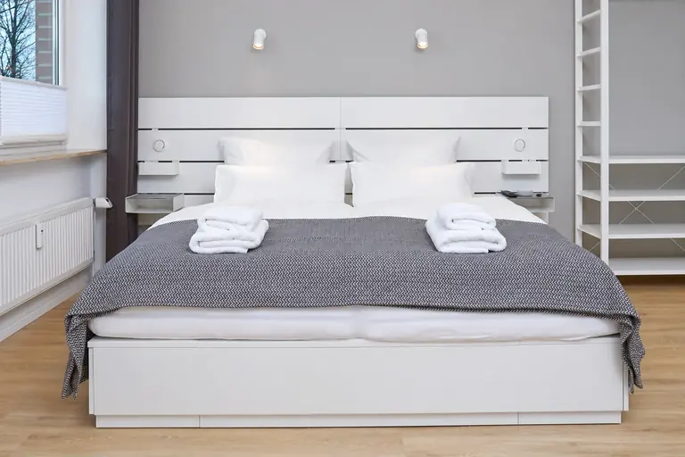 Apartment 1 – Studio for 1–2 guests with double bed.