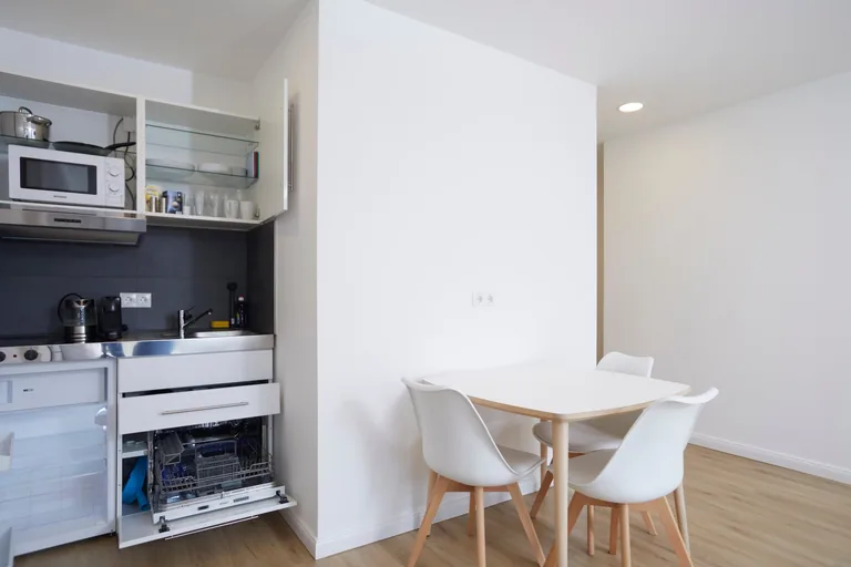 Apartment 4 Photo 2