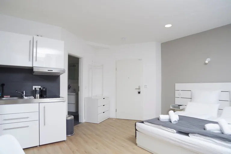 Apartment 5 Photo 2