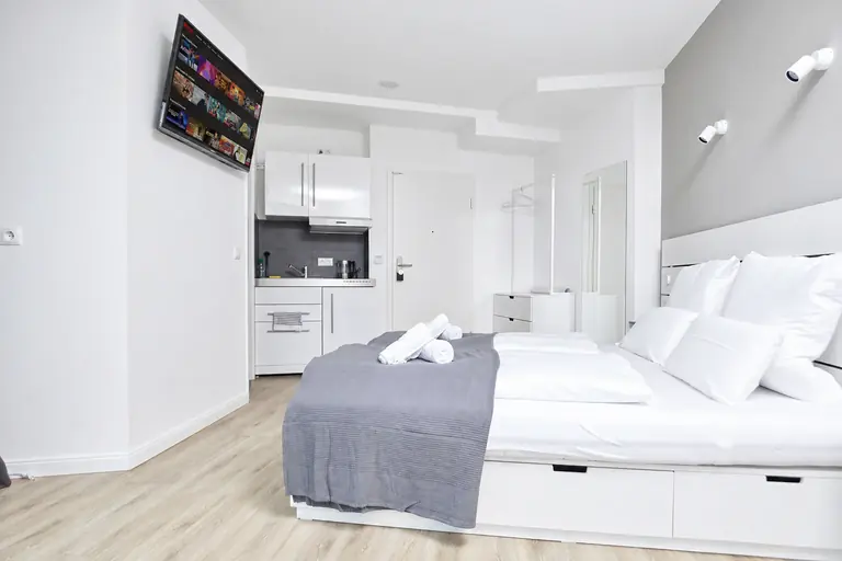 Apartment 6 – Studio for 1–2 guests and repeat appointments.