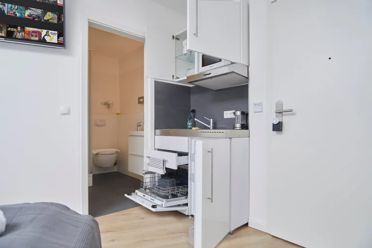 Apartment 6 Photo 4