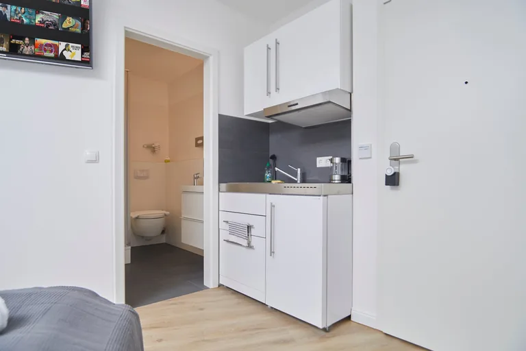 Apartment 6 Photo 3